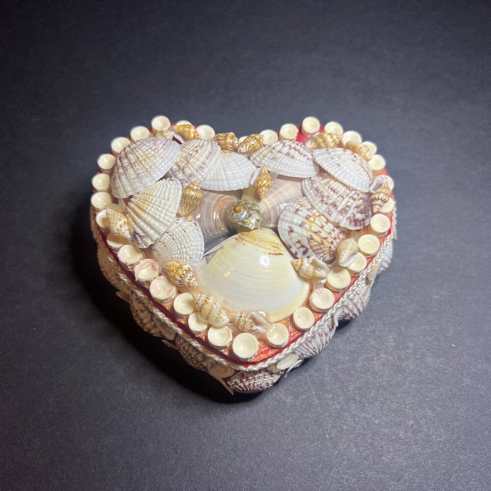 Vintage Hand Crafted Seashell Embellished Heart Shaped Hinged Lid Jewelry Box